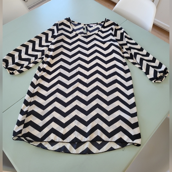 Chevron Tunic - Size Medium - Picture 5 of 5